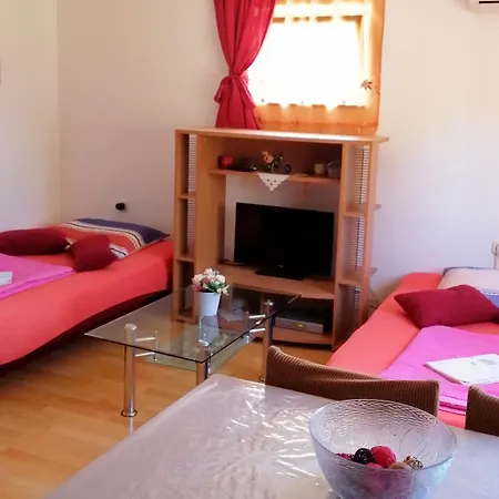 Silvia 143 Apartment *
